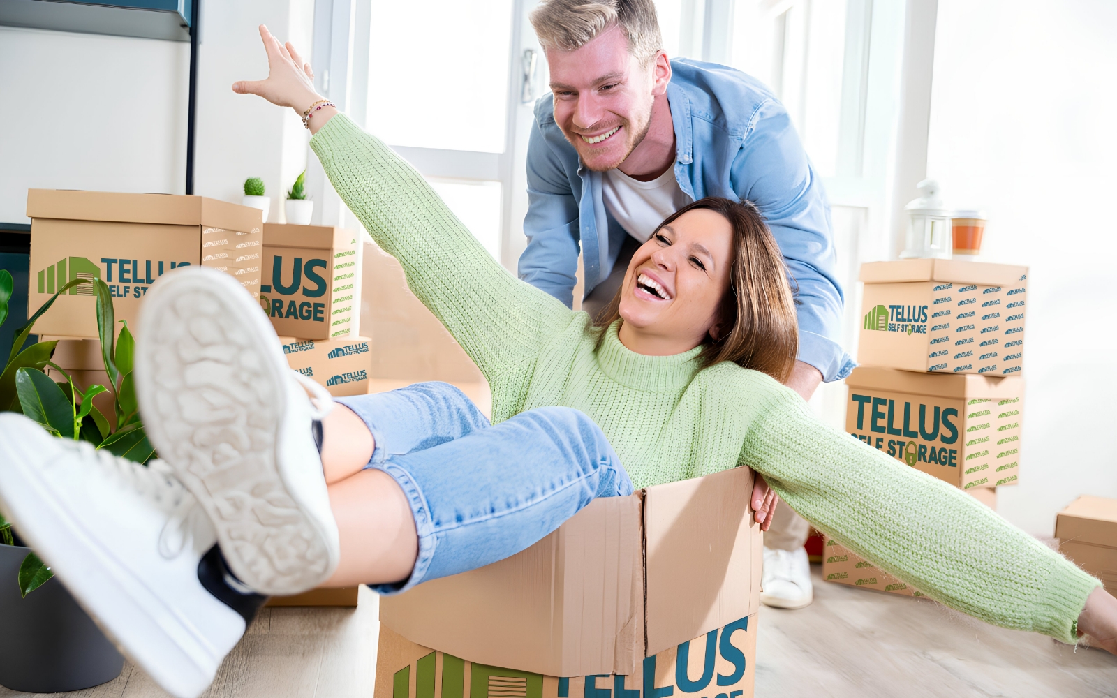Happy Tellus Storage Couple